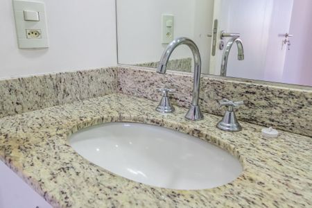 Apartamento para alugar com 75m², 2 quartos e 2 vagas Apartamento para alugar com 75m², 2 quartos e 2 vagasBanheiro da Suíte