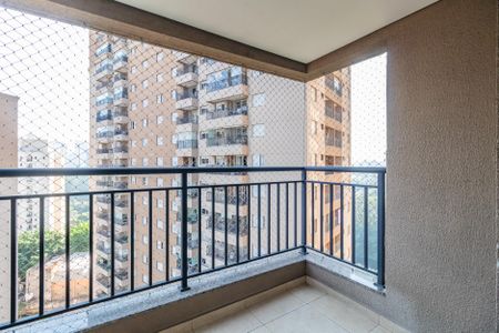 Sala de apartamento para alugar com 2 quartos, 75m² em Jardim Tupanci, Barueri