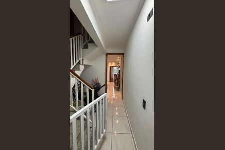 Casa à venda com 247m², 3 quartos e 7 vagasEscada