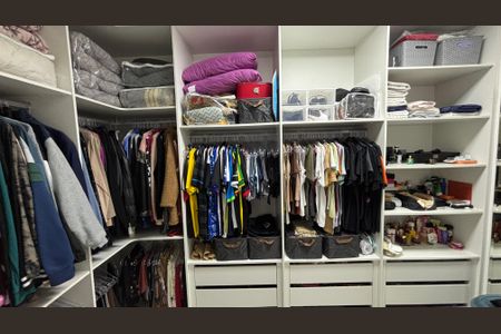 Casa à venda com 247m², 3 quartos e 7 vagasSuite Closet
