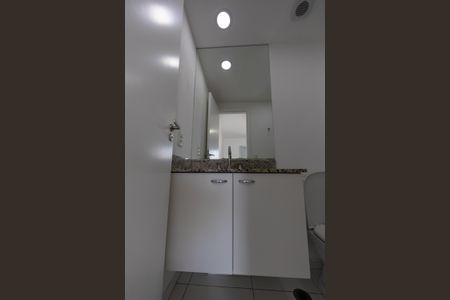 Apartamento para alugar com 75m², 3 quartos e 2 vagas Apartamento para alugar com 75m², 3 quartos e 2 vagasBanheiro da Suite
