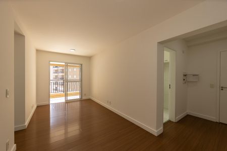 Sala de apartamento para alugar com 3 quartos, 75m² em Jardim Tupanci, Barueri