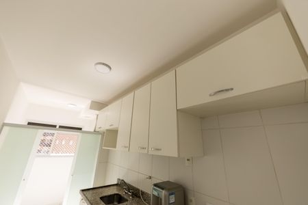 Cozinha de apartamento para alugar com 3 quartos, 75m² em Jardim Tupanci, Barueri