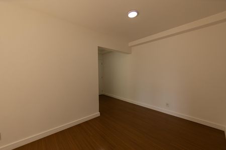 Sala de apartamento para alugar com 3 quartos, 75m² em Jardim Tupanci, Barueri