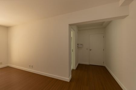 Sala de apartamento para alugar com 3 quartos, 75m² em Jardim Tupanci, Barueri