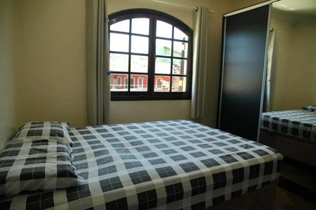 Casa à venda com 180m², 4 quartos e 4 vagas