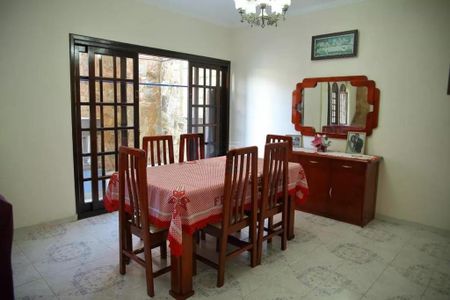 Casa à venda com 180m², 4 quartos e 4 vagas