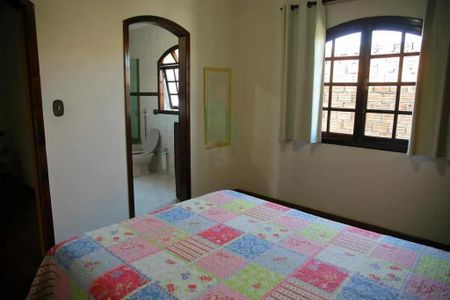 Casa à venda com 180m², 4 quartos e 4 vagas