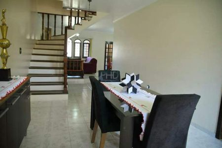 Casa à venda com 180m², 4 quartos e 4 vagas