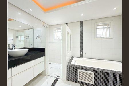 Casa de condomínio para alugar com 223m², 3 quartos e 2 vagasBanheiro 1