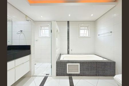 Casa de condomínio para alugar com 223m², 3 quartos e 2 vagasBanheiro 1