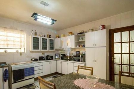 Casa à venda com 3 quartos, 209m² em Vila Moinho Velho, São Paulo