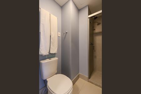 Banheiro de kitnet/studio à venda com 1 quarto, 29m² em Farroupilha, Porto Alegre