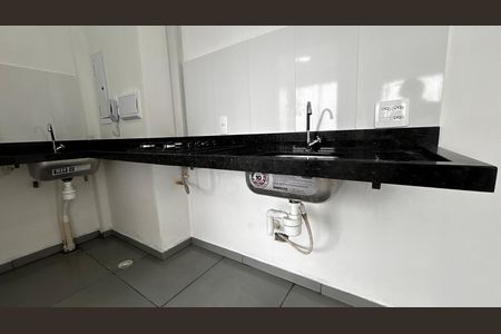 Apartamento à venda com 33m², 2 quartos e 1 vaga Apartamento à venda com 33m², 2 quartos e 1 vagaCozinha e Área de Serviço