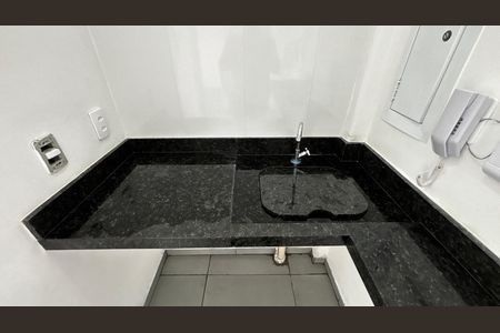 Apartamento à venda com 33m², 2 quartos e 1 vaga Apartamento à venda com 33m², 2 quartos e 1 vagaCozinha e Área de Serviço