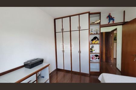 Casa à venda com 209m², 3 quartos e 3 vagas