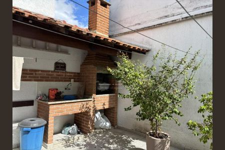 Casa à venda com 209m², 3 quartos e 3 vagas