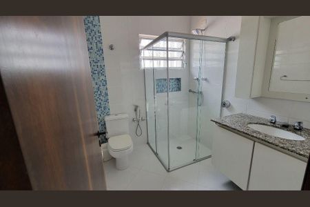 Casa à venda com 209m², 3 quartos e 3 vagas