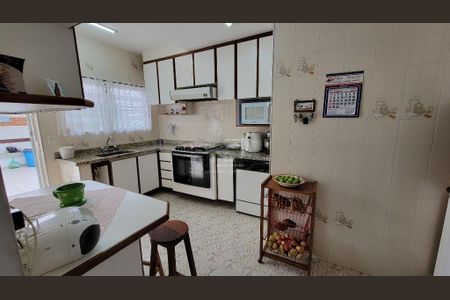 Casa à venda com 209m², 3 quartos e 3 vagas