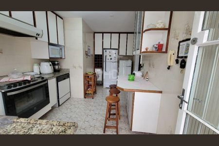 Casa à venda com 209m², 3 quartos e 3 vagas