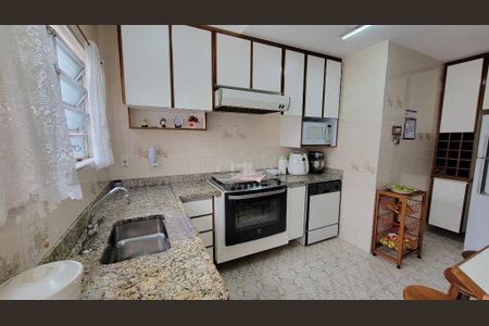 Casa à venda com 209m², 3 quartos e 3 vagas