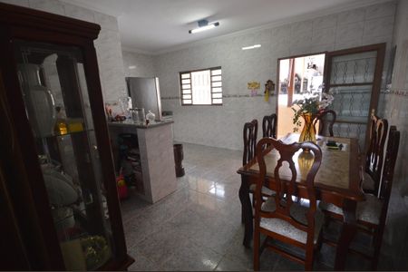 Casa à venda com 3 quartos, 360m² em Copacabana, Belo Horizonte