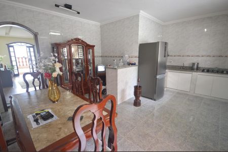 Casa à venda com 3 quartos, 360m² em Copacabana, Belo Horizonte