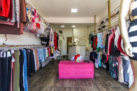 Casa à venda com 240m², 6 quartos e 2 vagasSalão 1