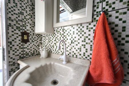 Casa à venda com 110m², 2 quartos e 2 vagasLavabo