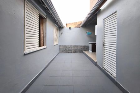 Casa à venda com 110m², 2 quartos e 2 vagasQuintal