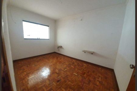 Casa à venda com 107m², 3 quartos e 2 vagas
