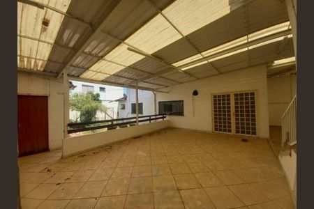 Casa à venda com 107m², 3 quartos e 2 vagas