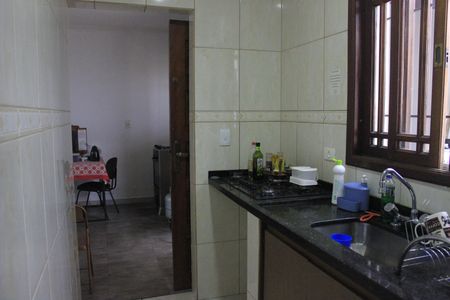 Casa para alugar com 247m², 4 quartos e 3 vagasCozinha 