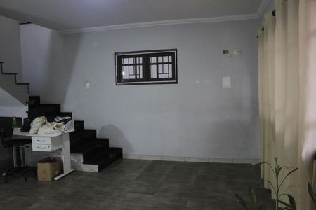 Casa para alugar com 247m², 4 quartos e 3 vagasSala 