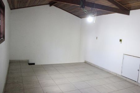 Casa para alugar com 247m², 4 quartos e 3 vagasSótão 