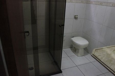 Casa para alugar com 247m², 4 quartos e 3 vagasBanheiro social 