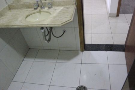 Casa para alugar com 247m², 4 quartos e 3 vagasBanheiro social 