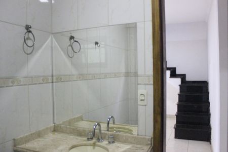 Casa para alugar com 247m², 4 quartos e 3 vagasBanheiro social 