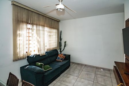 Apartamento à venda com 2 quartos, 60m² em Serrano, Belo Horizonte
