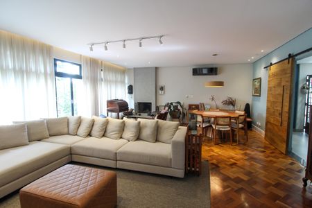 Sala de casa para alugar com 3 quartos, 300m² em Caxingui, São Paulo