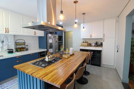 Cozinha de casa para alugar com 3 quartos, 300m² em Caxingui, São Paulo