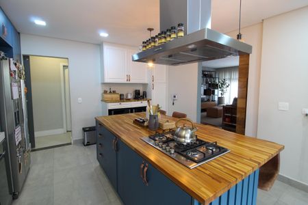 Cozinha de casa para alugar com 3 quartos, 300m² em Caxingui, São Paulo