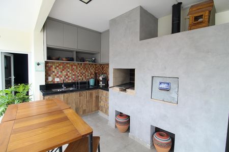 Casa para alugar com 300m², 3 quartos e 4 vagasQuintal