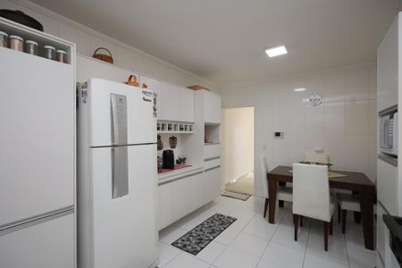 Casa para alugar com 170m², 3 quartos e 3 vagasCozinha 
