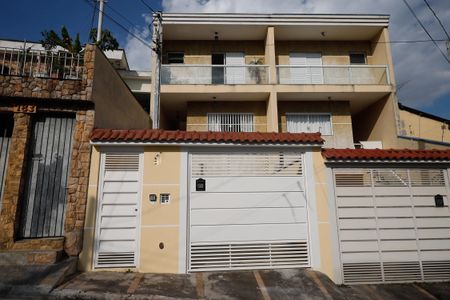 Casa para alugar com 170m², 3 quartos e 3 vagas Casa para alugar com 170m², 3 quartos e 3 vagasFachada