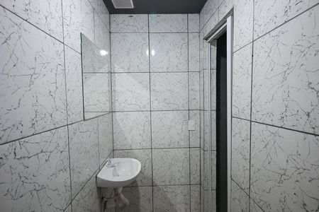 Banheiro de casa para alugar com 1 quarto, 40m² em Vila Ernesto, São Paulo