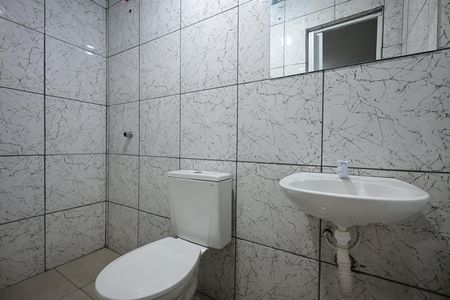 Banheiro de casa para alugar com 1 quarto, 40m² em Vila Ernesto, São Paulo