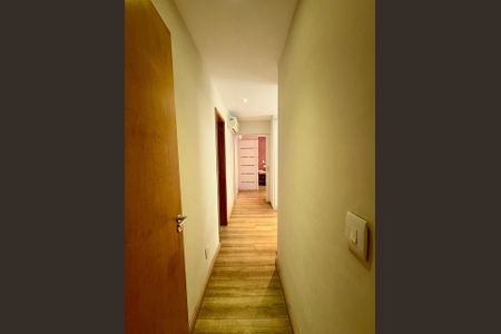 Apartamento à venda com 117m², 2 quartos e 2 vagasCorredor