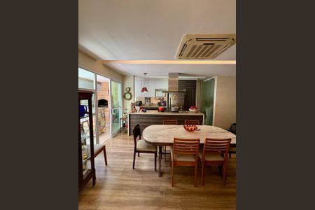 Cozinha de apartamento à venda com 2 quartos, 117m² em Laranjeiras, Rio de Janeiro