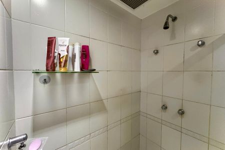 Apartamento à venda com 117m², 2 quartos e 2 vagas Apartamento à venda com 117m², 2 quartos e 2 vagasBanheiro da Suíte